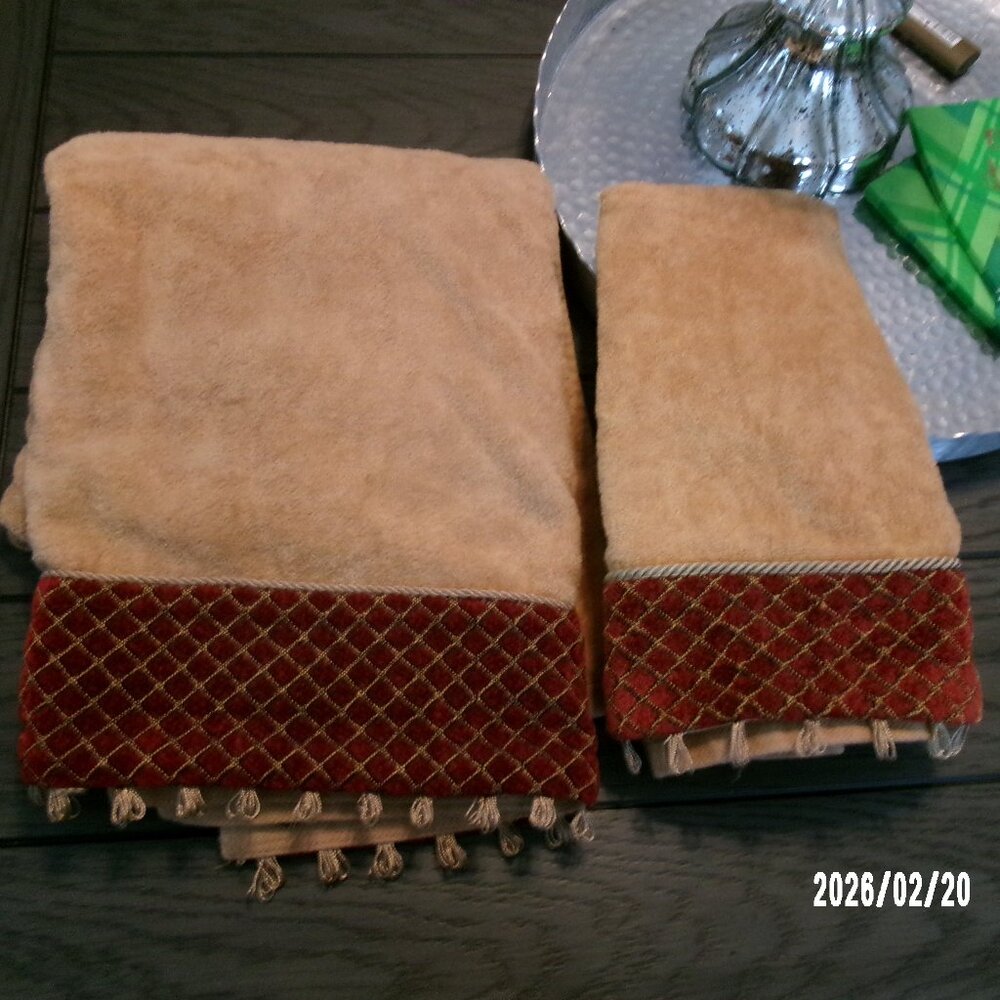 Sherry Kline VTG Hand Towels (2) Gold Tassled Red Diamond Burgundy Decorative